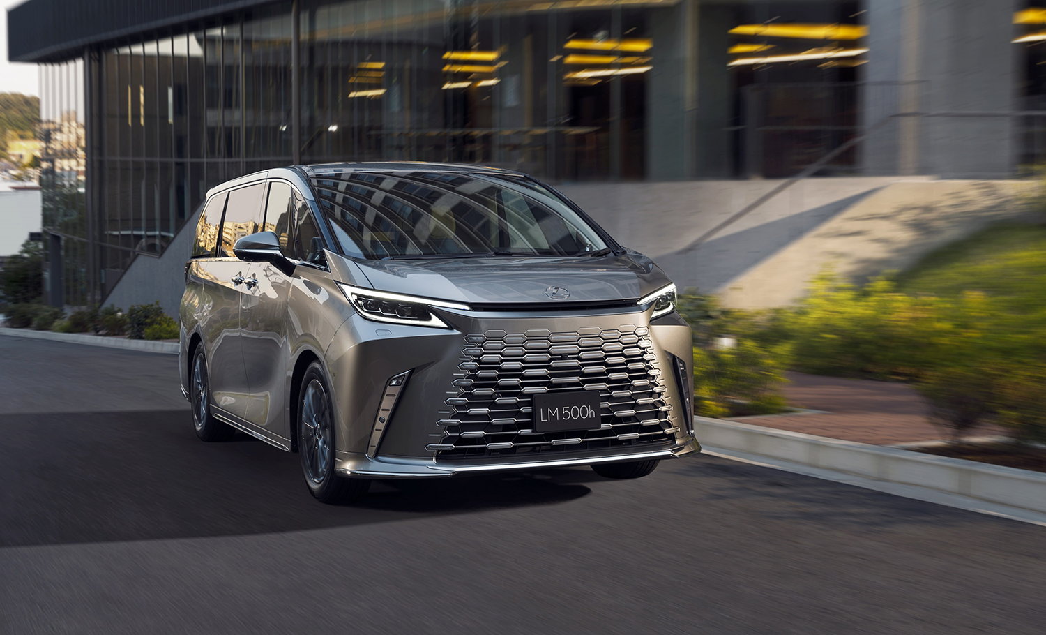 日本ミシュランタイヤ、「MICHELIN PRIMACY SUV+」が新型LEXUS LMに